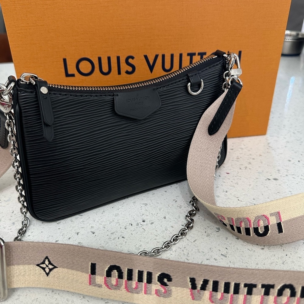 Louis Vuitton Easy Pouch Epi Strap purse